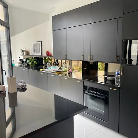 Holiday home Maison 24h Proche Gare Et Centre