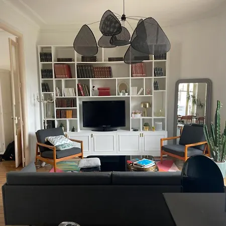 Vakantiehuis Maison De Caractere 3 Min A Pieds Gare Et Tram, Proche Centre , Garage *